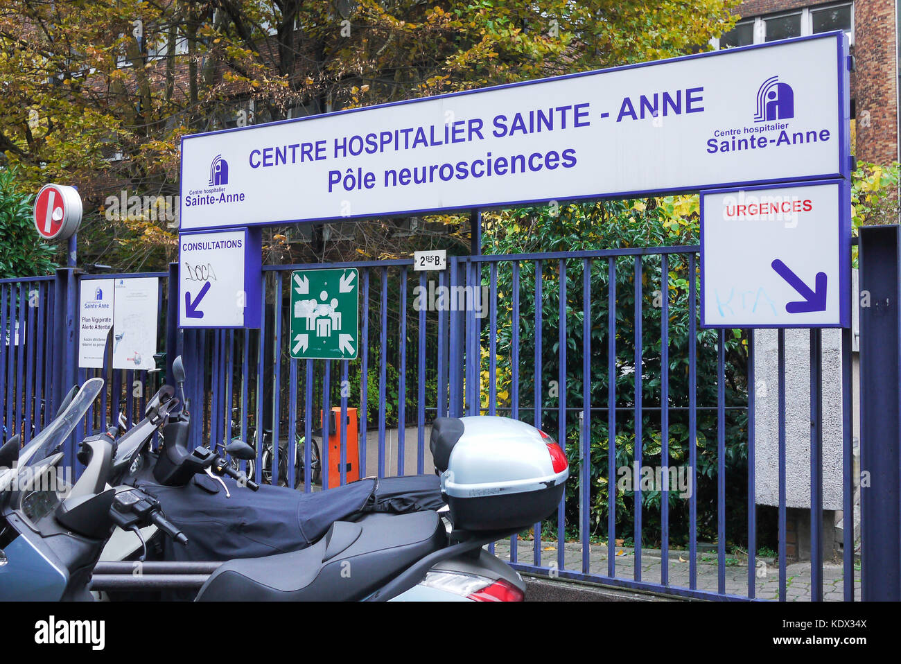 sainte-anne-de-l-hopital-neurologique-paris-france-kdx34x