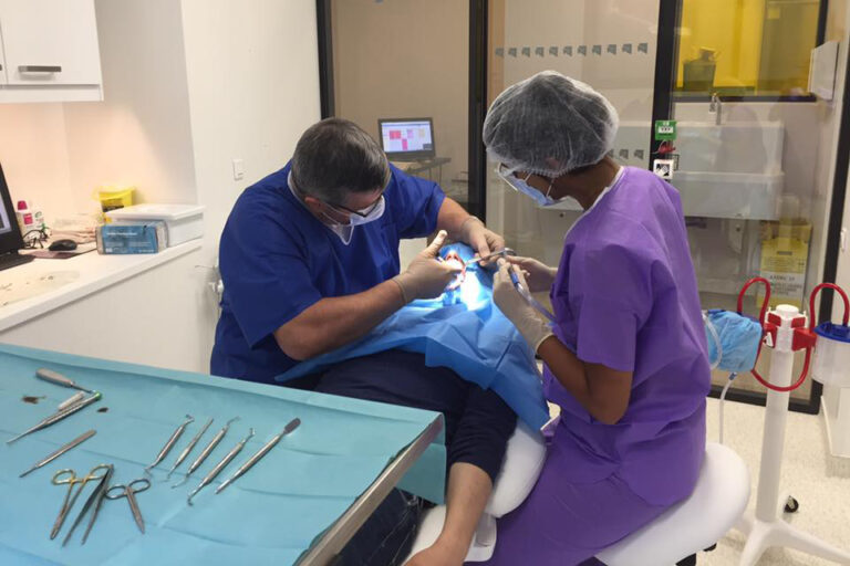Pratique-de-soins-dentaires