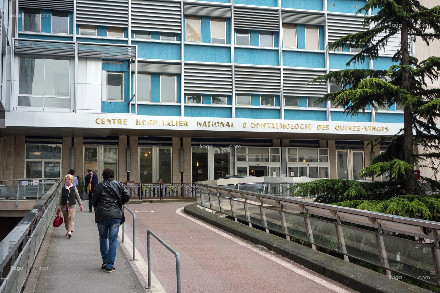 ENTREE DU CENTRE HOSPITALIER NATIONAL D'OPHTALMOLOGIE DES QUINZE-VINGT, HOPITAL DES 15-20, RUE DE CHARENTON, 12EME ARRONDISSEMENT, PARIS, FRANCE // ENTRANCE TO THE NATIONAL OPHTHALMOLOGY HOSPITAL DES QUINZE-VINGT, HOSPITAL ON 15-20, RUE DE CHARENTON, 12TH ARRONDISSEMENT, PARIS, FRANCE