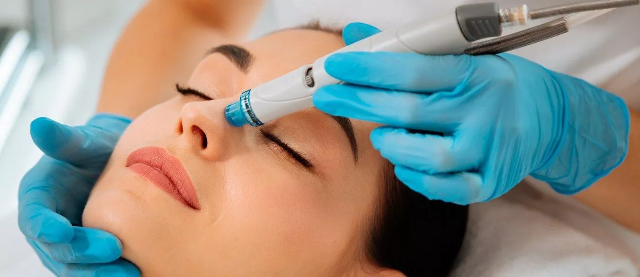 f6572879439f40c04240d0f0de8cb32b.slide_hydrafacial