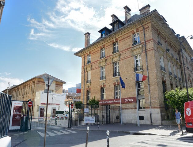 Bâtiment Saint Jacques, côté rue du faubourg Saint Jacques.
