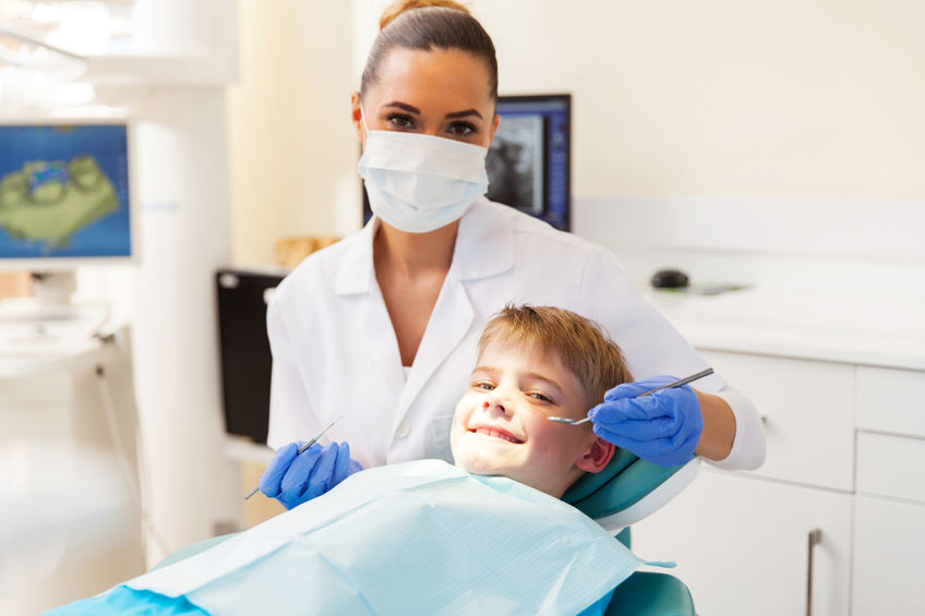 enfant chez le dentiste